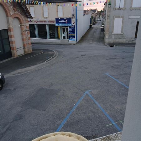 Chic Et Relax Hotell Montmarault Eksteriør bilde